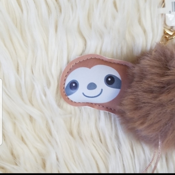 SOLD OUT !🎁Sloth pom keychain NWT - Picture 3 of 7